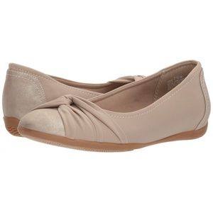 BareTraps Women's Jolie Ballet Flat Champagne 7.5 Medium US - NEW IN THE BOX